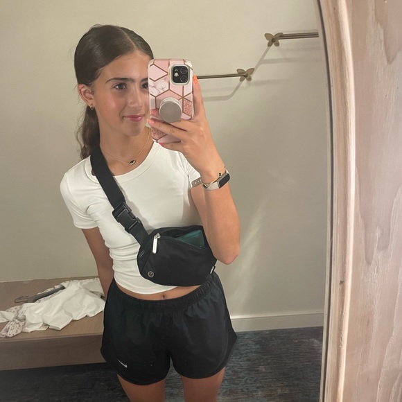 Profile Picture of Carlee Otten (@carleeotten) on Poshmark