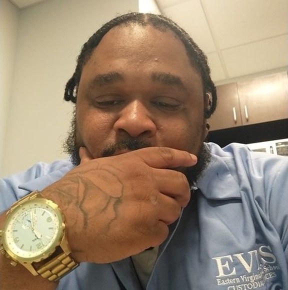 Profile Picture of Julian Alva (@james8849) on Poshmark