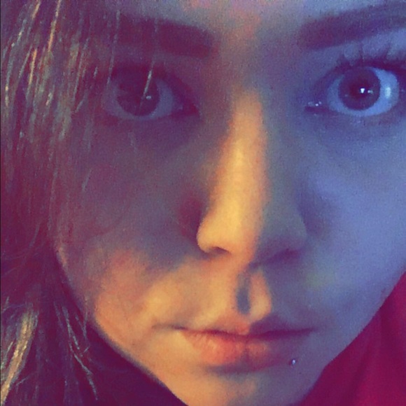 Profile Picture of Emma Mishak (@emmamishak97) on Poshmark