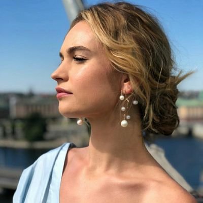 Profile Picture of Violet Winters. (@blxndlet) on Twitter