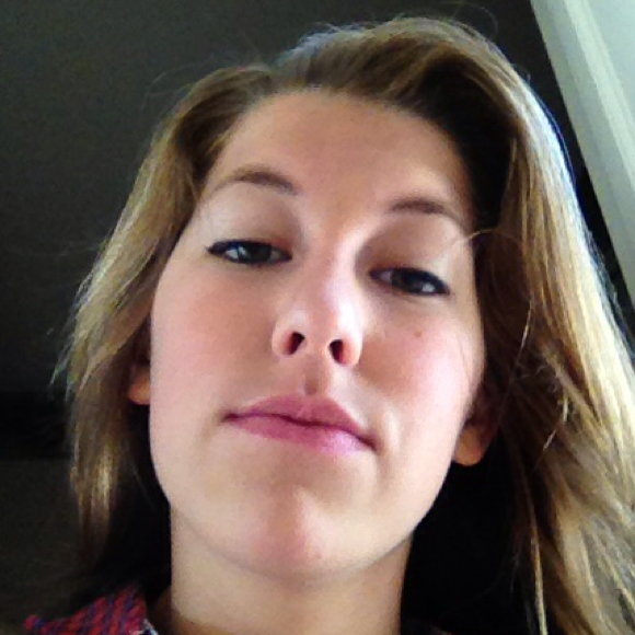 Profile Picture of Beth anne Shifflett (@betz8119) on Poshmark