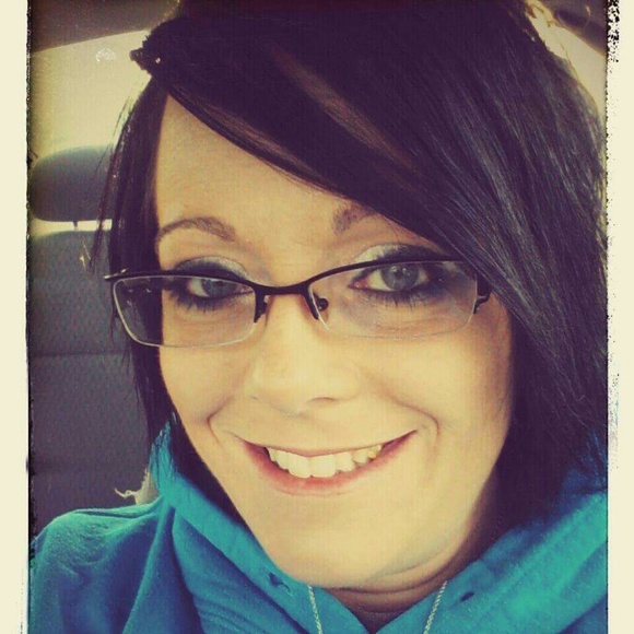Profile Picture of Brandi Wiskur (@brandinycole) on Poshmark