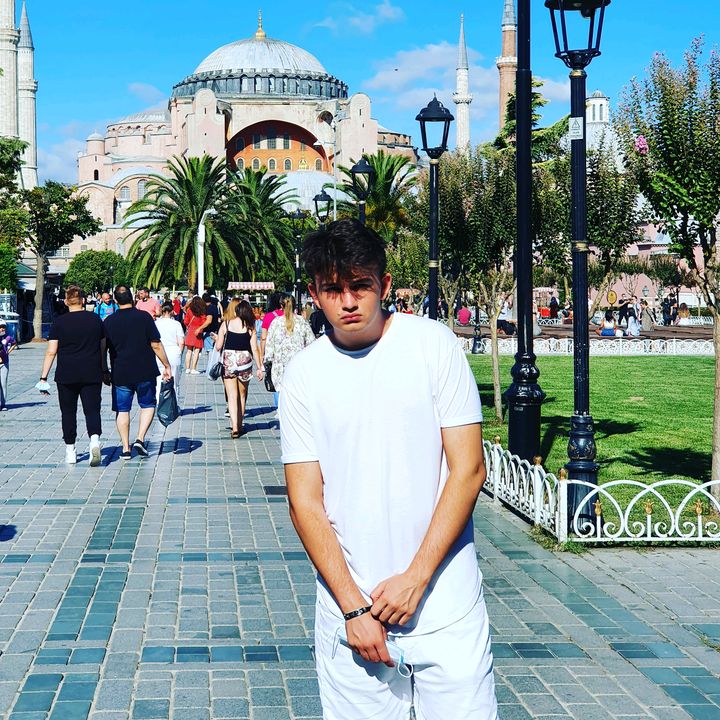 Profile Picture of RobertoWhy (@robertowhy) on Tiktok