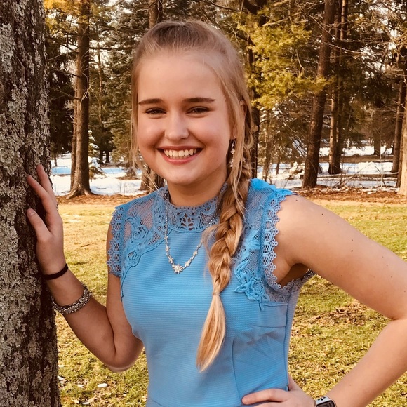 Profile Picture of Danielle Kaminski (@dkaminski321) on Poshmark