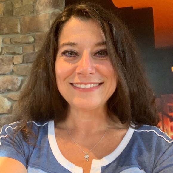 Profile Picture of Sonia Perrino (@sperrino68) on Poshmark