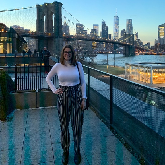 Profile Picture of Laura Dulligan (@ldulligan) on Poshmark