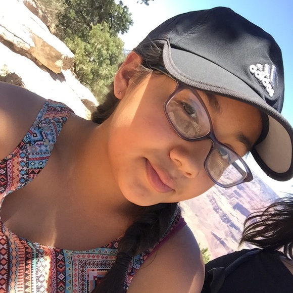 Profile Picture of Aura Gonzalez (@aura_gonzalez) on Poshmark