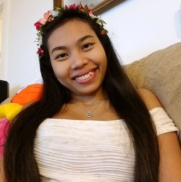 Profile Picture of Ayya Skow (@ayyaskow) on Poshmark