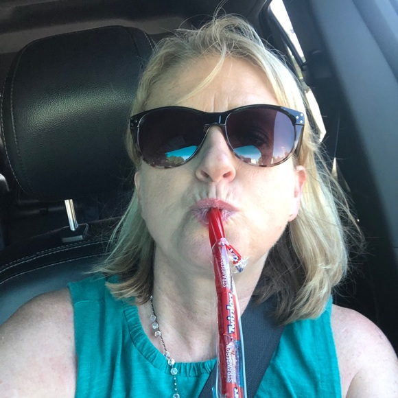 Profile Picture of Amy Stemper (@astemper0529) on Poshmark