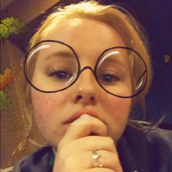 Profile Picture of Laci Junemann (@lacijunemann) on Poshmark