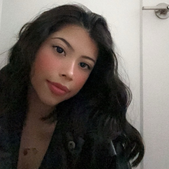 Profile Picture of Ariel Trujillo (@arieltrujill02) on Poshmark