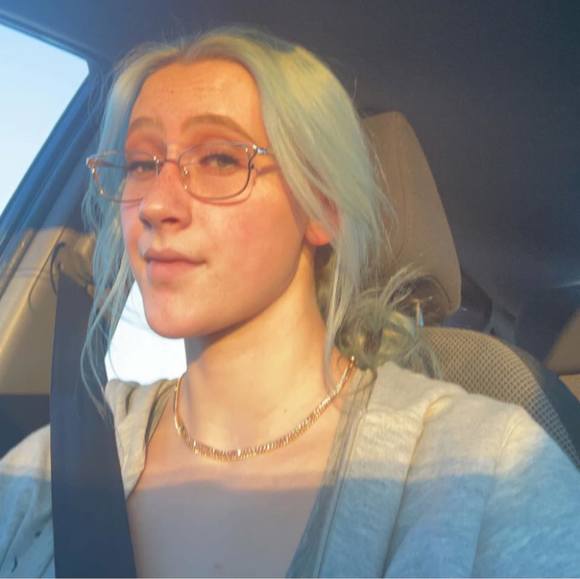 Profile Picture of Abby Meeder (@abbymeeder) on Poshmark