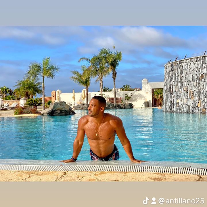 Profile Picture of Ray Carlos (@rayentenza) on Tiktok