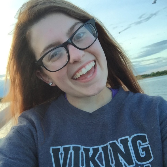 Profile Picture of Becca Whiting (@becsmarie) on Poshmark