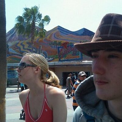 Profile Picture of Laurel Phillips (@felix1jumper) on Twitter