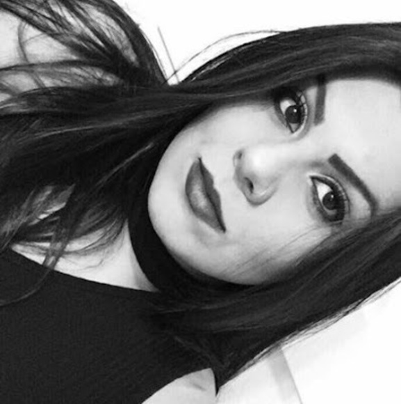 Profile Picture of Anna paula Mattos (@apmattos) on Poshmark