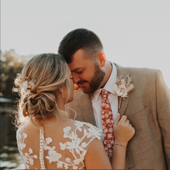 Profile Picture of Angela Sereno (@angelasereno913) on Poshmark