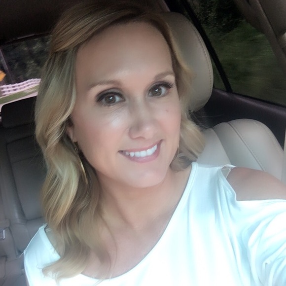 Profile Picture of Angel Dupree (@angeldupree) on Poshmark