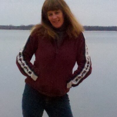Profile Picture of Lisa Bogart (@LBoLeadingLady) on Twitter