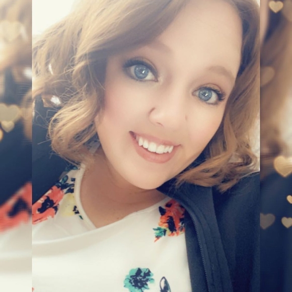 Profile Picture of Hannah-marie Wight (@wighthannah) on Poshmark