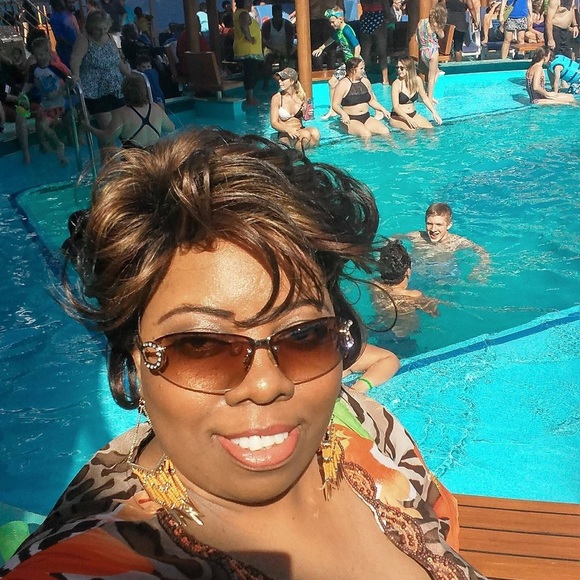 Profile Picture of Tanika Moore (@eyecandy1010) on Poshmark