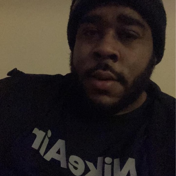 Profile Picture of Darrell Hamilton (@darrellhamil435) on Poshmark