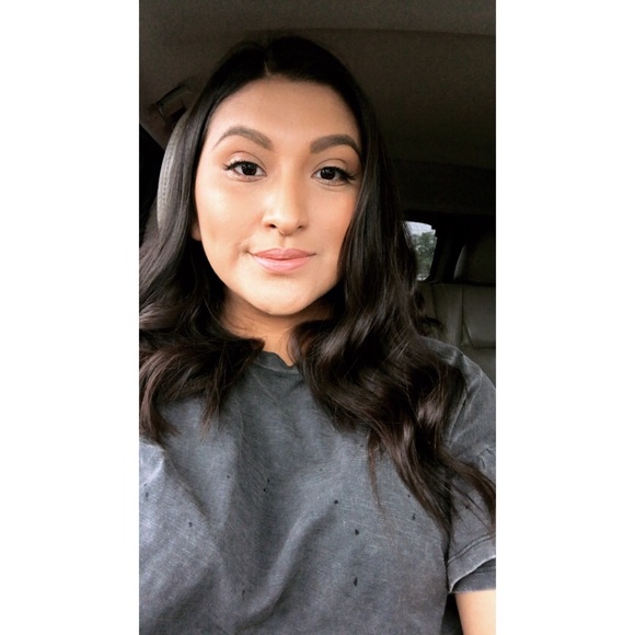 Profile Picture of Carmen Delafuente (@delafuente_c07) on Poshmark