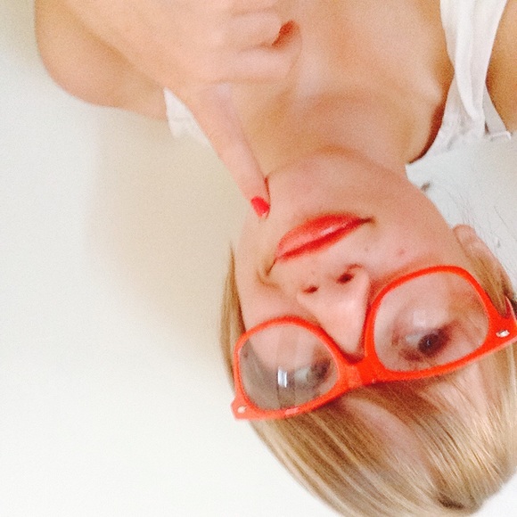 Profile Picture of Hannah Luxton (@hihihannh) on Poshmark