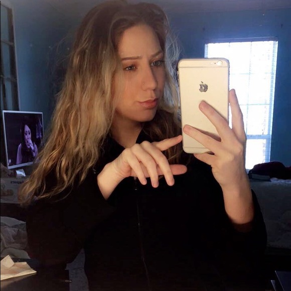 Kelsey Satterfield - Poshmark Profile Picture of Kelsey Satterfield (@fancykels) on Poshmark