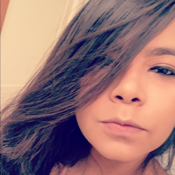 Profile Picture of Julissa Esquea (@julissae26) on Poshmark