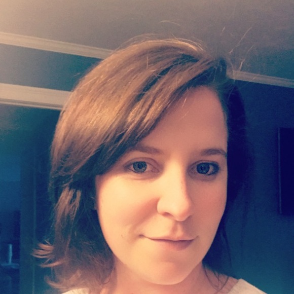 Profile Picture of Janette Pfisterer (@jmrogerson) on Poshmark