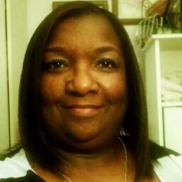 Profile Picture of Pam Craven (@pamcrave224) on Poshmark