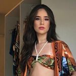 Profile Picture of Anna Cláudia (@claudianeveess) on Instagram