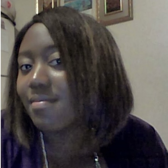Profile Picture of Shamelle Reid (@reidshamelle) on Poshmark