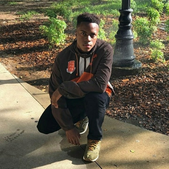 Profile Picture of Bradley Dawson (@bradleyd_) on Poshmark