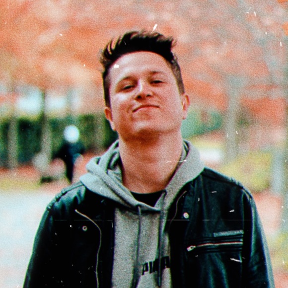 Profile Picture of Felipe Souza (@lipbrca) on Poshmark