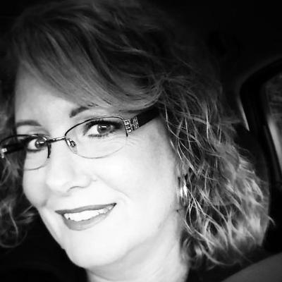 Profile Picture of Roxanne Thomas (@RoxanneRThomas) on Twitter