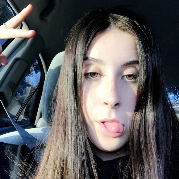 Profile Picture of Katerina Reznikov (@katerina5877) on Poshmark