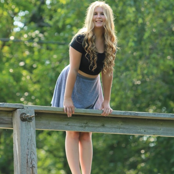 Profile Picture of Meranda Lewis (@merandajade) on Poshmark