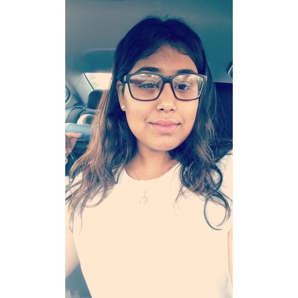 Profile Picture of Anissa Singh (@anissa_singh) on Poshmark