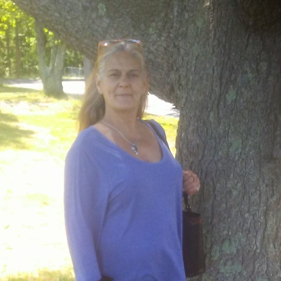 Profile Picture of Donna Contrucci (@dlcrangels5) on Poshmark