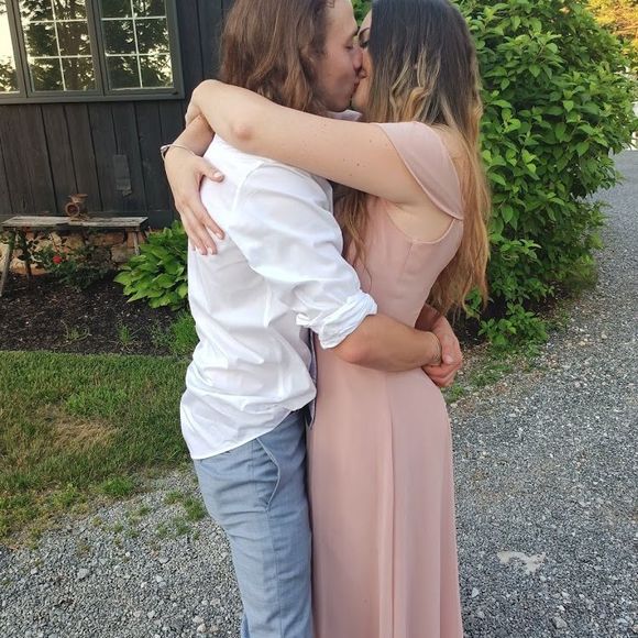 Profile Picture of Olivia Sharp (@oliviasharp808) on Poshmark