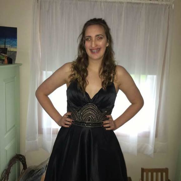 Profile Picture of Madison Schelsky (@23907) on Poshmark