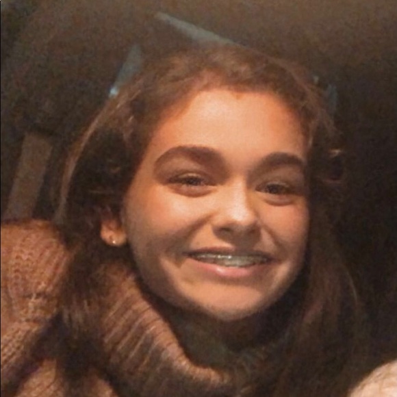 Profile Picture of Kennedy Tircuit (@kat3657) on Poshmark