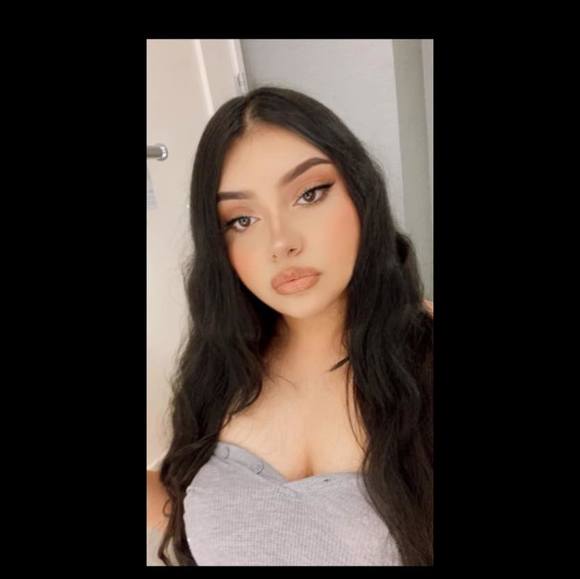 Profile Picture of Daniela Baron (@danivela1726) on Poshmark