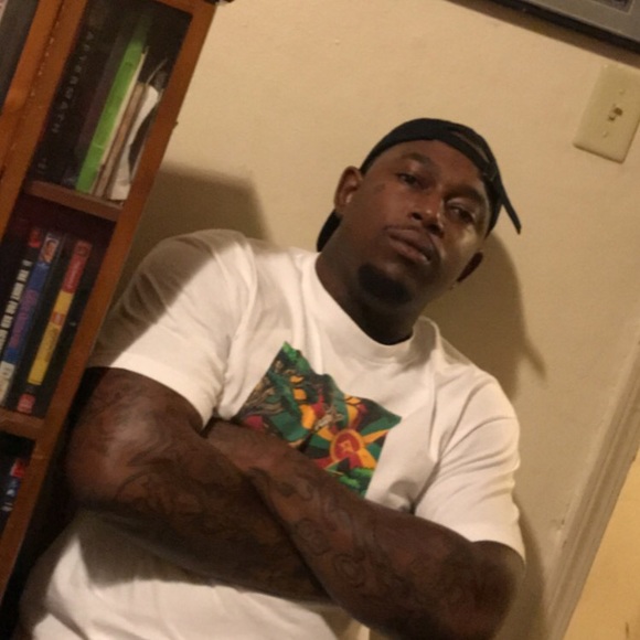 Profile Picture of David Dula (@david_dula) on Poshmark