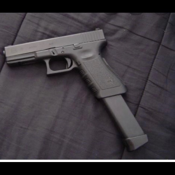 Profile Picture of Marlee Pettice (@marleepettice) on Poshmark