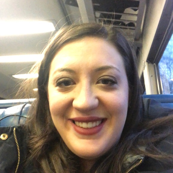 Profile Picture of Rachel Rabinowitz (@rachelrab5388) on Poshmark