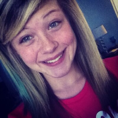 Profile Picture of Lauren Deel  ✌ (@LaurenAlex_40) on Twitter