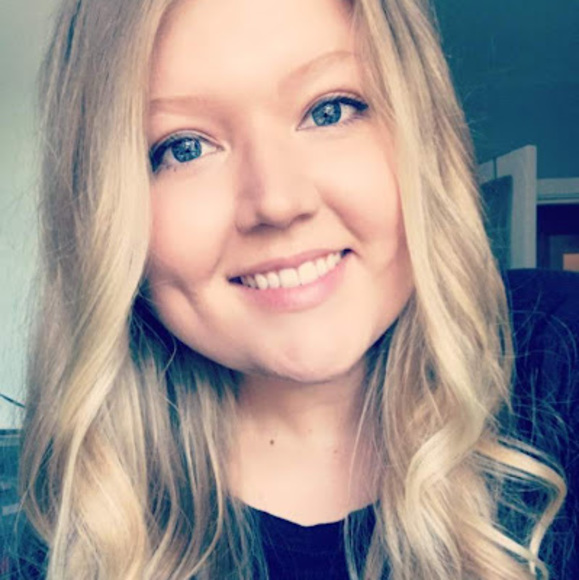 Profile Picture of Jennifer Pinegar (@j_pinegar) on Poshmark